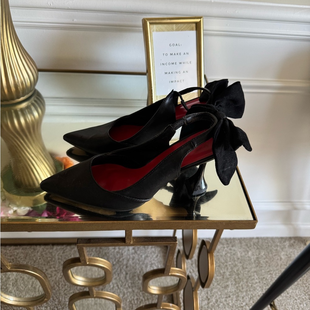 Elegant Black Women's Shoes with Bow Detail